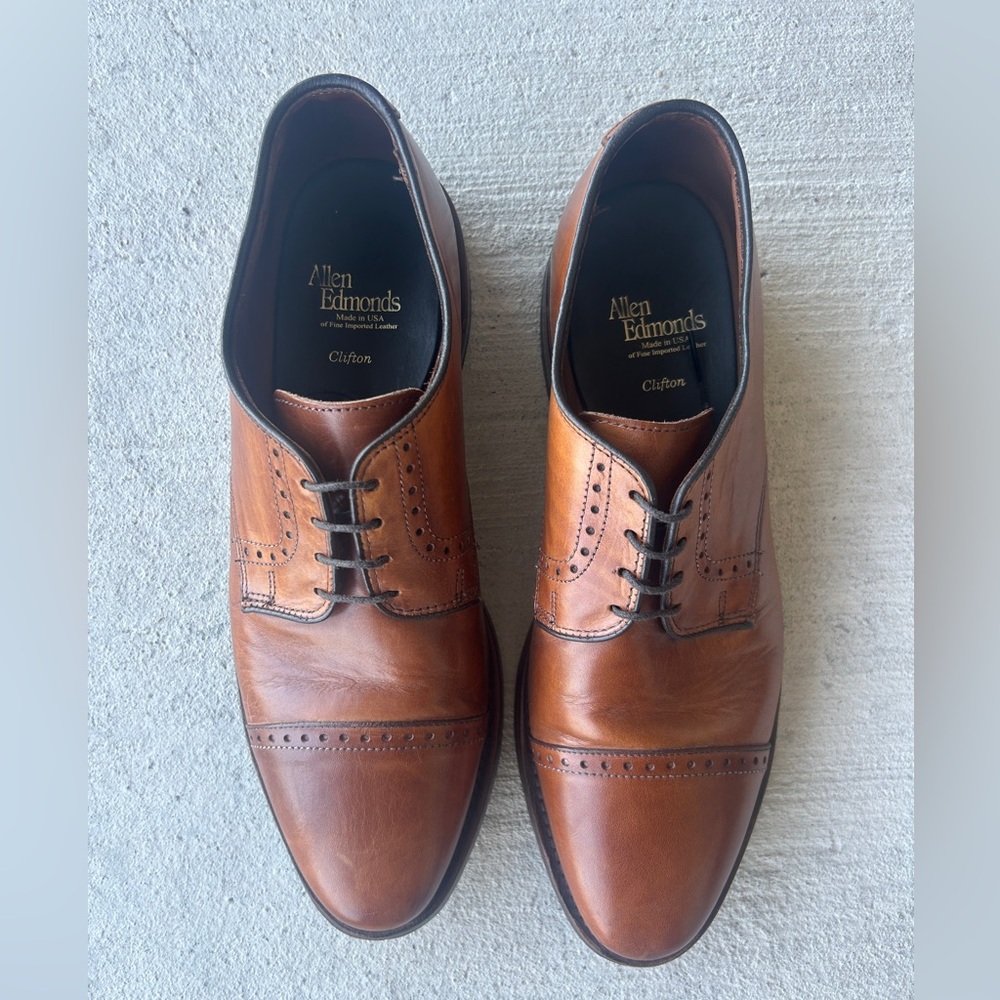 Allen Edmonds “Clifton” Brogue Oxfords 9D. Chestnut Excellent used condition!